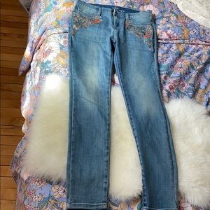 MID-RISE EMBROIDERED SOFT HIGH QUALITY JEGGINGS